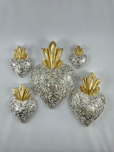 Cargar imagen en el visor de la galería, Corazones Blanco / White Hearts