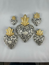 Cargar imagen en el visor de la galería, Corazones Negro / Black Hearts